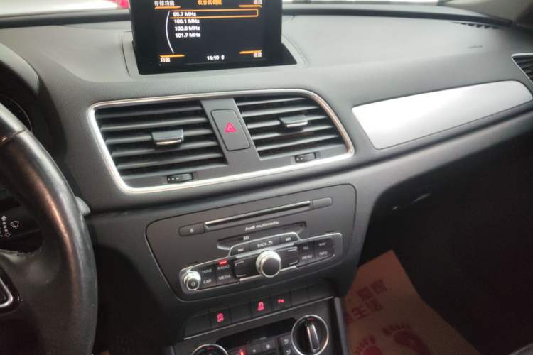 Used Audi Q3 2017 35 TFSI Fashion Model Audio And AC Panel