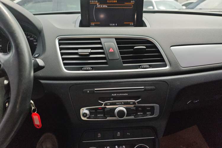 Used Audi Q3 2017 30 TFSI Fashion Model Audio And AC Panel
