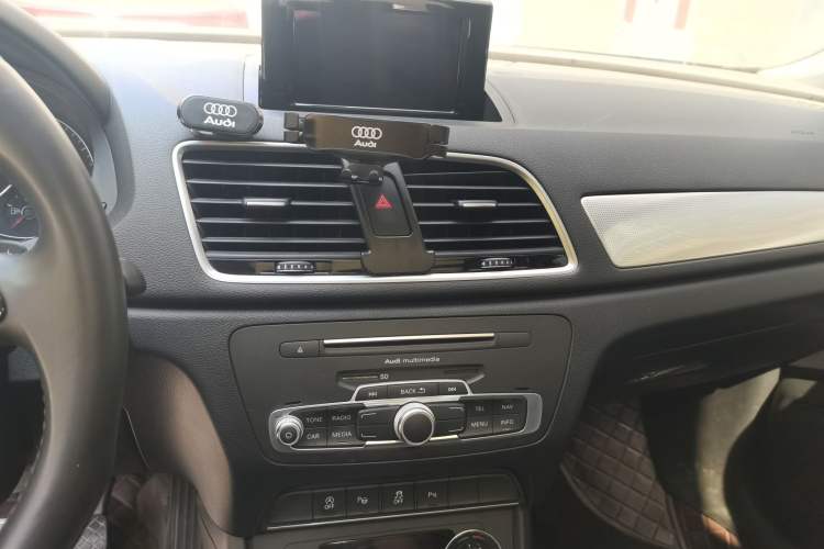 Used Audi Q3 2017 30 TFSI Fashion Model Audio And AC Panel