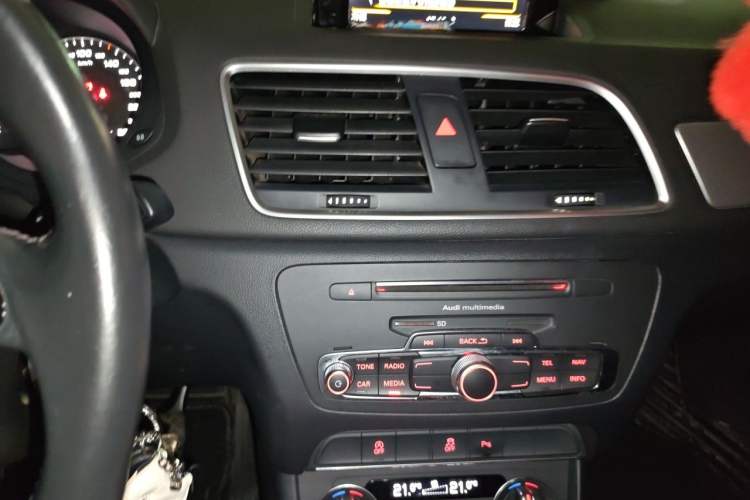 Used Audi Q3 2017 30 TFSI Fashion Model Audio And AC Panel