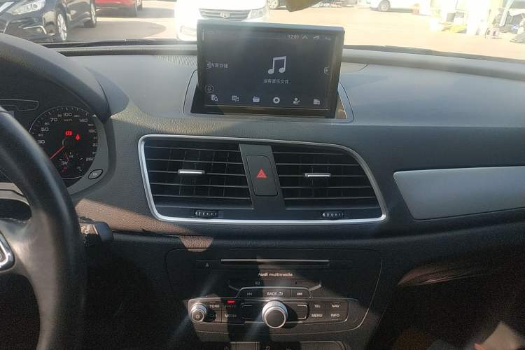 Used Audi Q3 2017 35 TFSI Fashion Model Audio And AC Panel