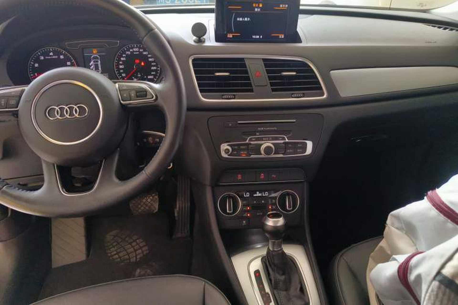 Used Audi Q3 2017 30 TFSI Fashion Model Audio And AC Panel