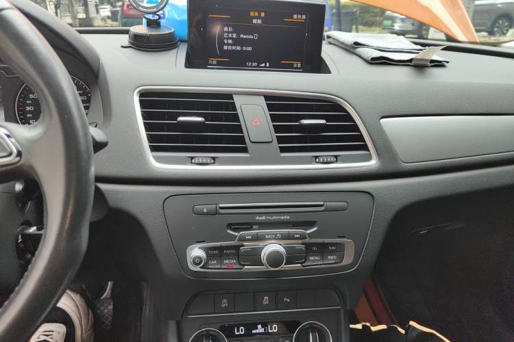 Used Audi Q3 2017 30 TFSI Fashion Model Audio And AC Panel