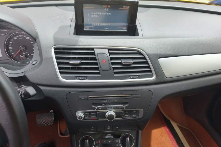 Used Audi Q3 2017 35 TFSI Fashion Model Audio And AC Panel