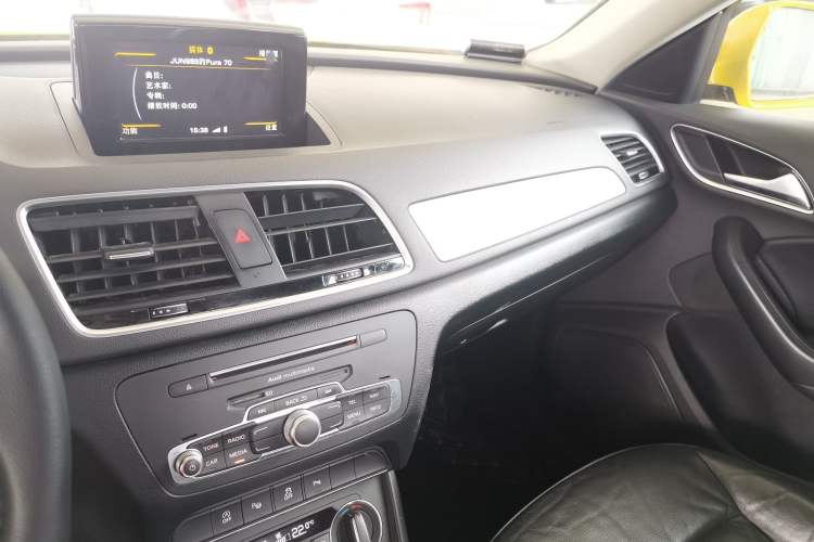 Used Audi Q3 2017 30 TFSI Fashion Model Audio And AC Panel