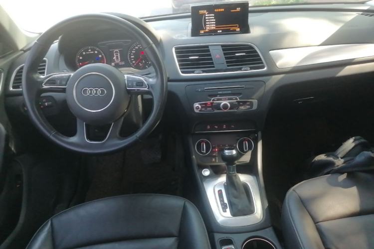 Used Audi Q3 2017 30 TFSI Fashion Model Center Console