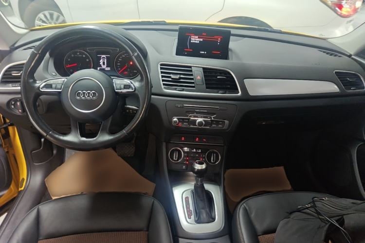 Used Audi Q3 2017 35 TFSI Fashion Model Center Console