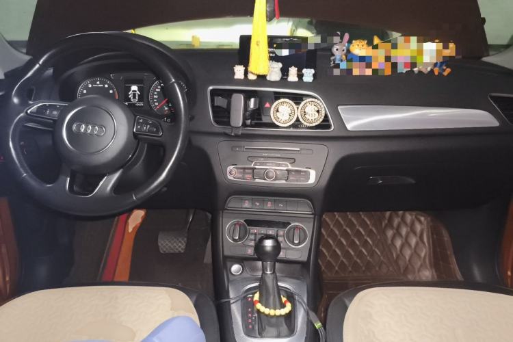 Used Audi Q3 2017 30 TFSI Fashion Model Center Console