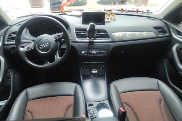 Used Audi Q3 2017 30 TFSI Fashion Model Center Console