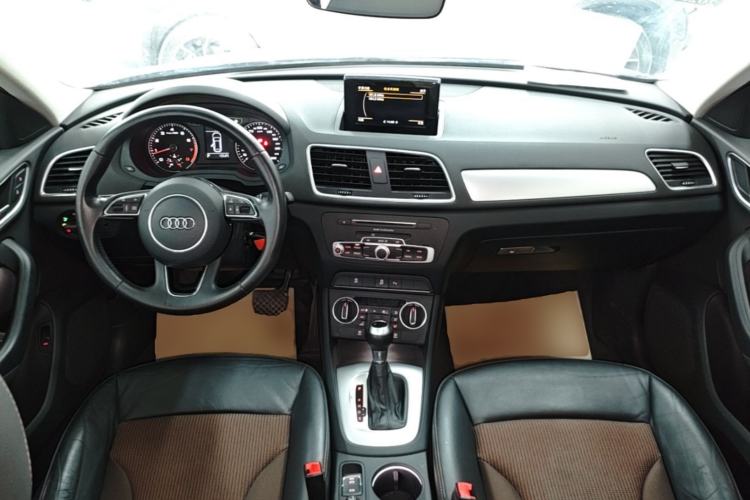 Used Audi Q3 2017 35 TFSI Fashion Model Center Console