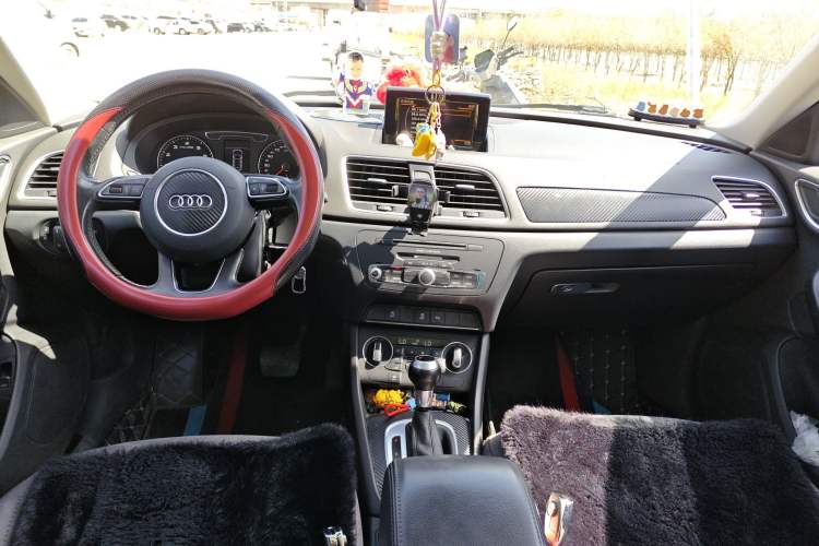 Used Audi Q3 2017 30 TFSI Fashion Model Center Console
