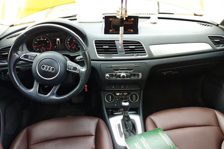 Used Audi Q3 2017 30 TFSI Fashion Model Center Console