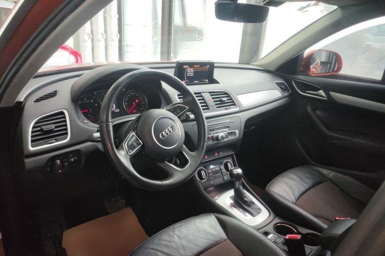 Used Audi Q3 2017 35 TFSI Fashion Model Center Console