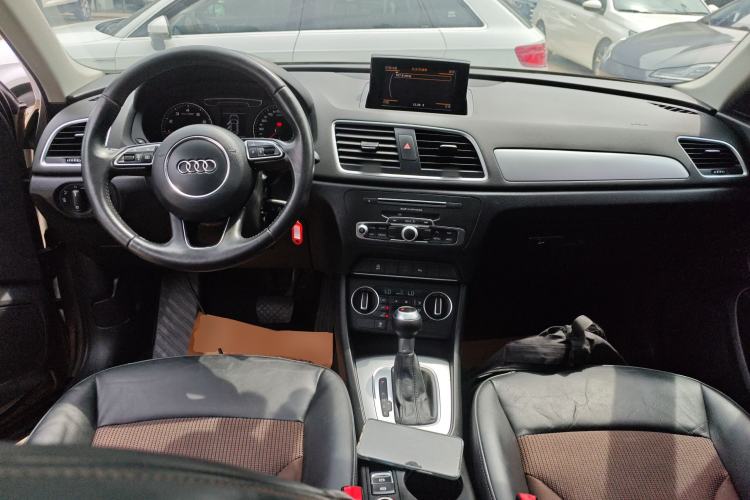 Used Audi Q3 2017 30 TFSI Fashion Model Center Console