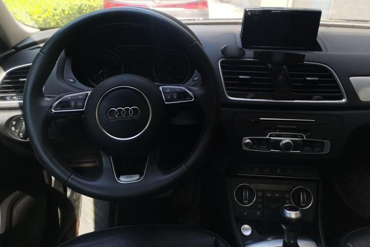 Used Audi Q3 2017 30 TFSI Fashion Model Center Console