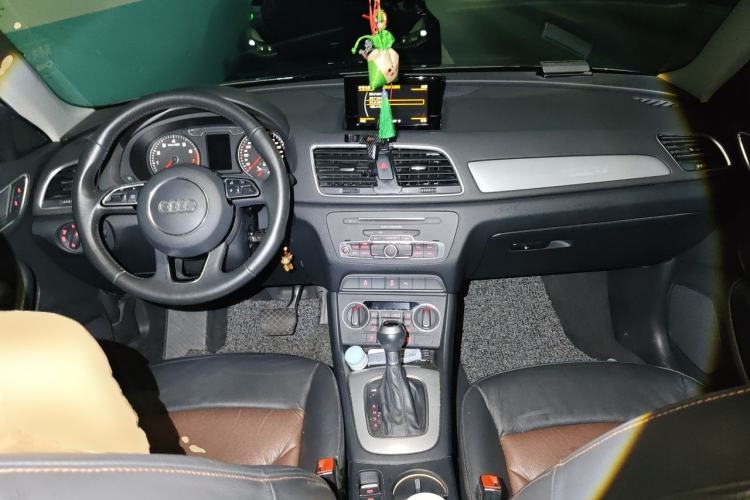 Used Audi Q3 2017 35 TFSI Fashion Model Center Console