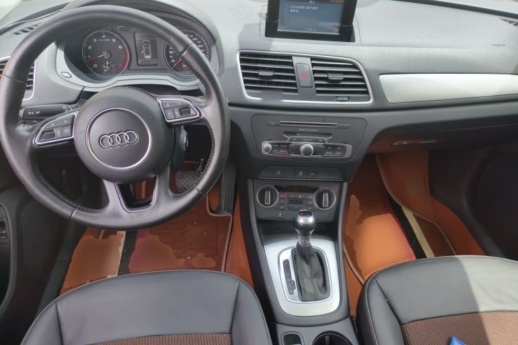 Used Audi Q3 2017 35 TFSI Fashion Model Center Console