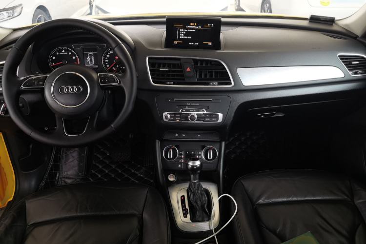 Used Audi Q3 2017 30 TFSI Fashion Model Center Console