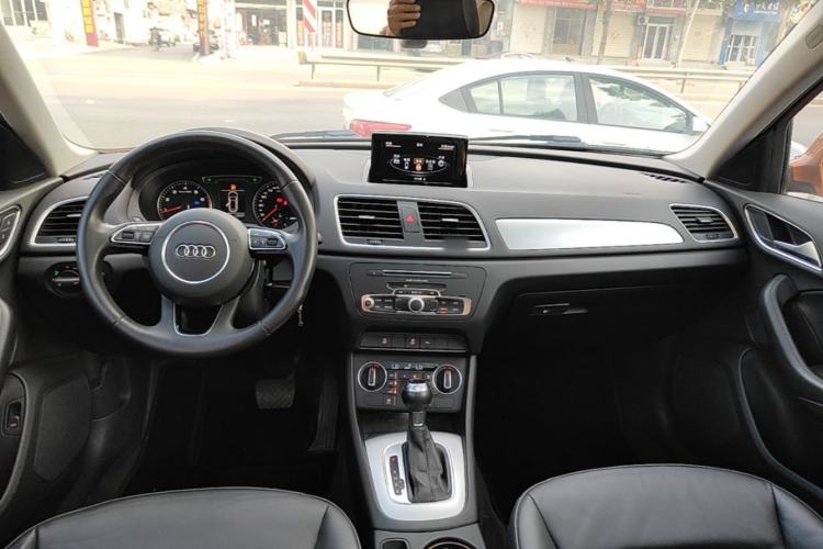 Used Audi Q3 2017 35 TFSI Fashion Model Center Console