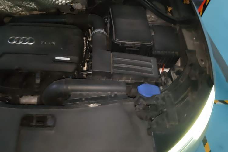 Used Audi Q3 2017 35 TFSI Fashion Model Engine Bay Left