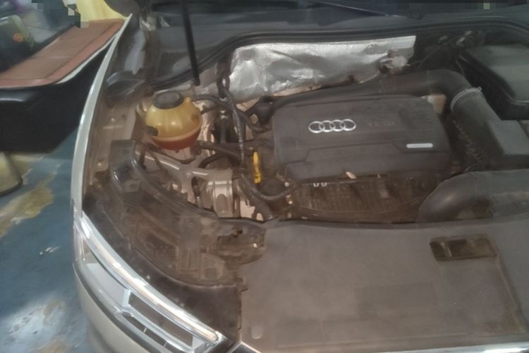 Used Audi Q3 2017 35 TFSI Fashion Model Engine Bay Right