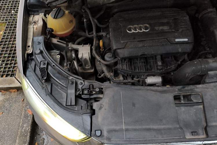 Used Audi Q3 2017 35 TFSI Fashion Model Engine Bay Right