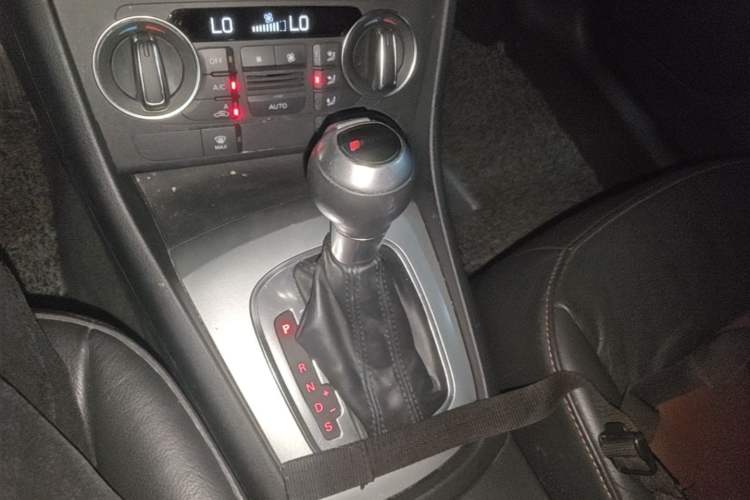 Used Audi Q3 2017 35 TFSI Fashion Model Gear Lever