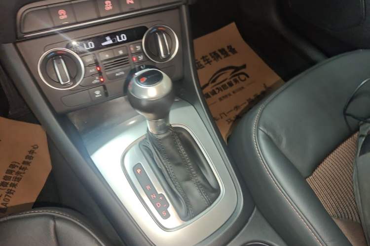 Used Audi Q3 2017 35 TFSI Fashion Model Gear Lever
