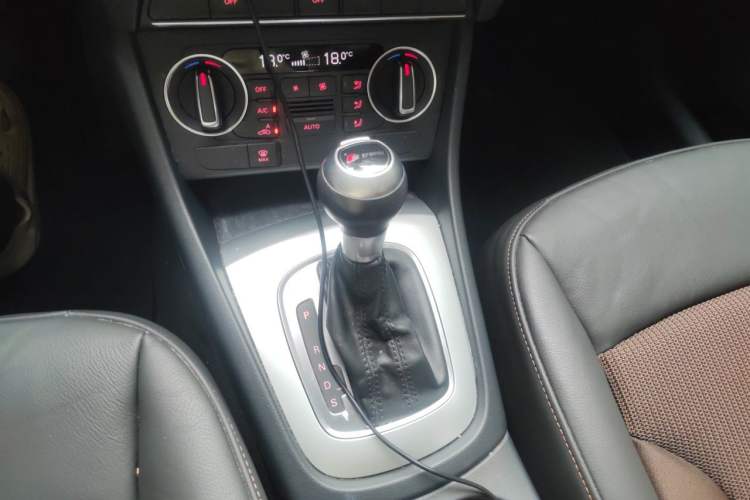 Used Audi Q3 2017 30 TFSI Fashion Model Gear Lever