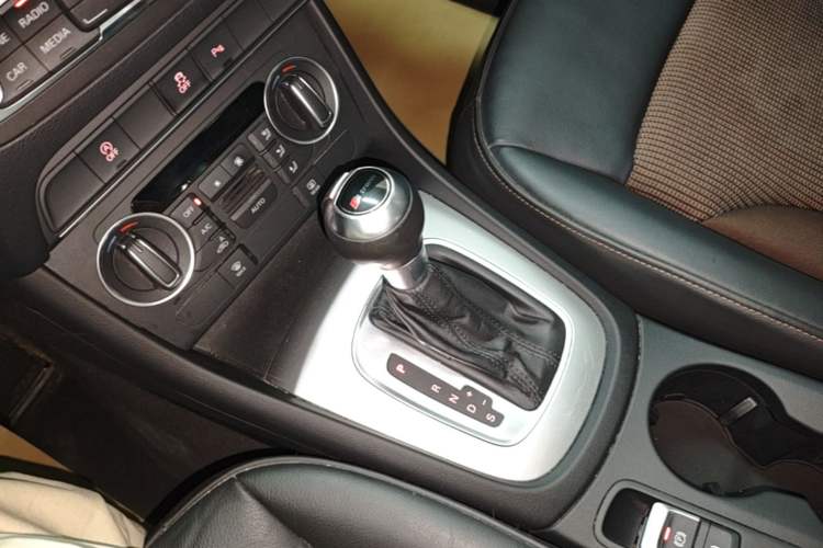 Used Audi Q3 2017 35 TFSI Fashion Model Gear Lever