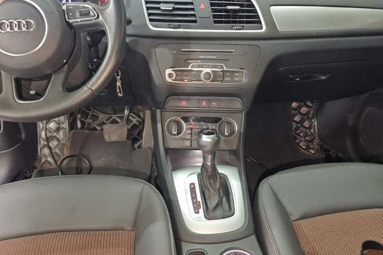 Used Audi Q3 2017 30 TFSI Fashion Model Gear Lever