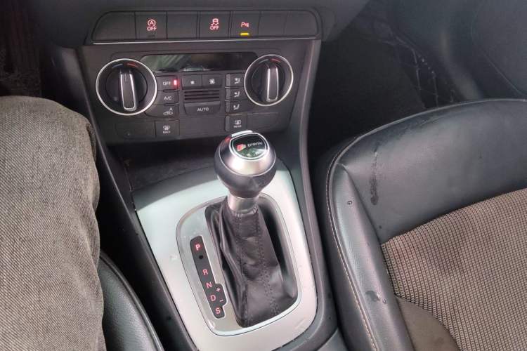 Used Audi Q3 2017 30 TFSI Fashion Model Gear Lever