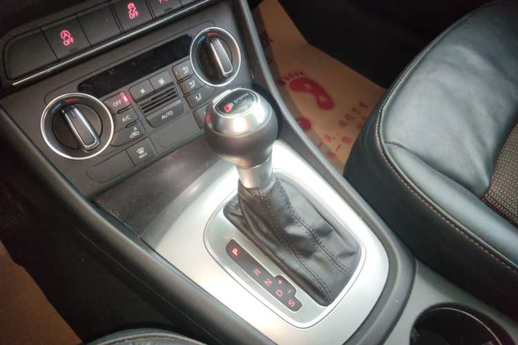 Used Audi Q3 2017 35 TFSI Fashion Model Gear Lever
