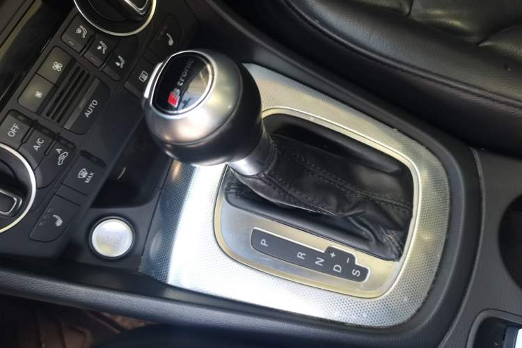 Used Audi Q3 2017 30 TFSI Fashion Model Gear Lever