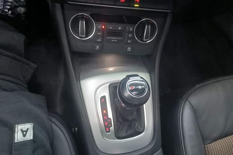 Used Audi Q3 2017 35 TFSI Fashion Model Gear Lever
