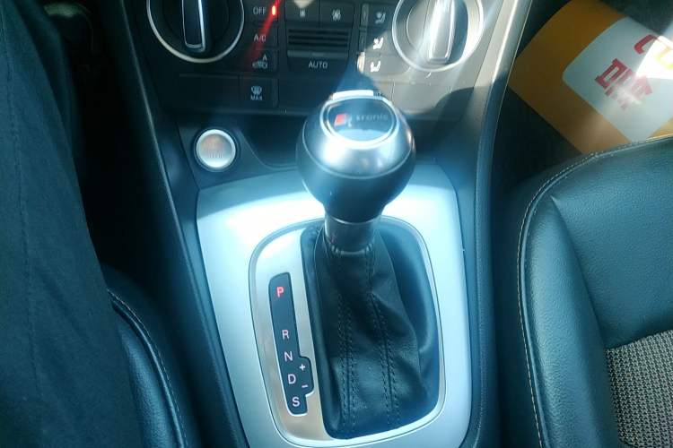 Used Audi Q3 2017 35 TFSI Fashion Model Gear Lever