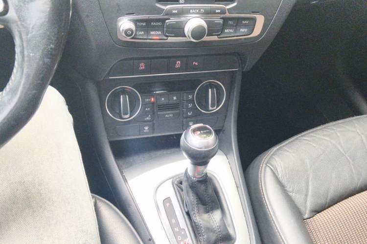 Used Audi Q3 2017 30 TFSI Fashion Model Gear Lever