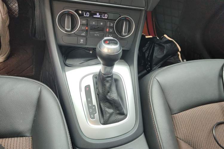 Used Audi Q3 2017 30 TFSI Fashion Model Gear Lever