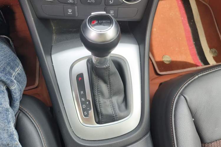 Used Audi Q3 2017 35 TFSI Fashion Model Gear Lever