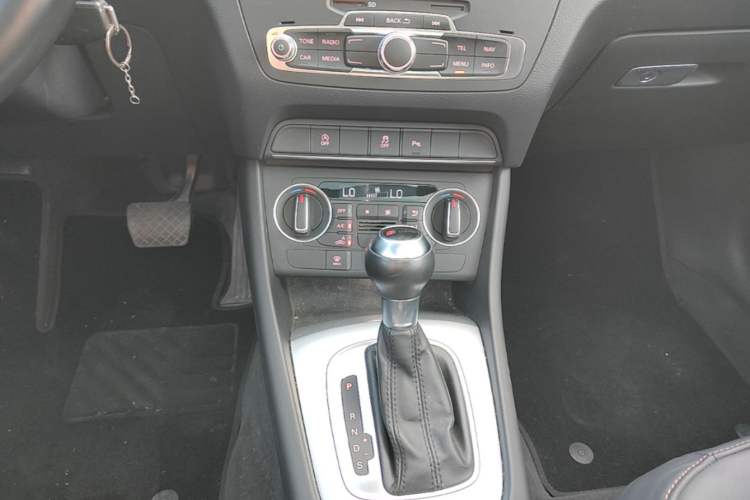 Used Audi Q3 2017 35 TFSI Fashion Model Gear Lever