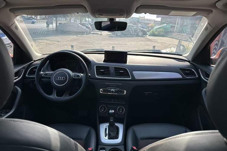 Used Audi Q3 2017 35 TFSI Fashion Model Interior 5