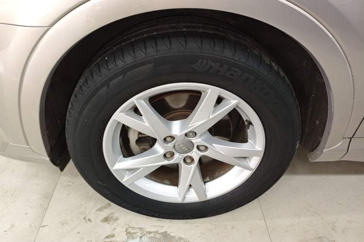 Used Audi Q3 2017 35 TFSI Fashion Model Left Front Wheel Hub