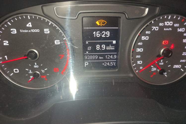 Used Audi Q3 2017 30 TFSI Fashion Model Odometer Close Up