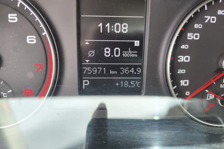 Used Audi Q3 2017 35 TFSI Fashion Model Odometer Close Up