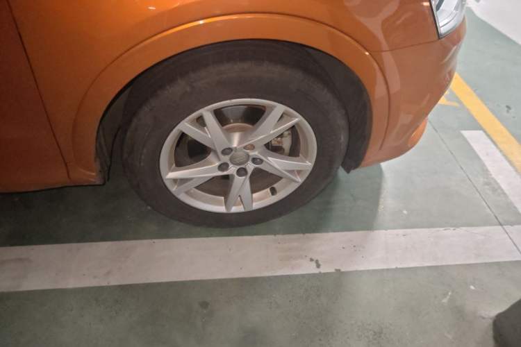 Used Audi Q3 2017 35 TFSI Fashion Model Right Front Wheel Hub