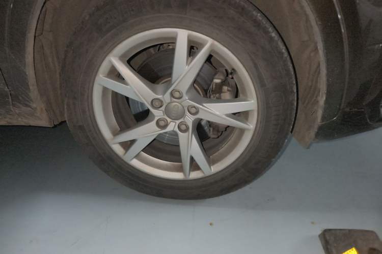 Used Audi Q3 2017 30 TFSI Fashion Model Right Front Wheel Hub