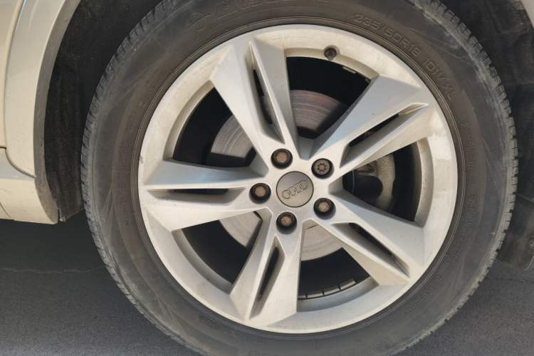 Used Audi Q3 2017 30 TFSI Fashion Model Right Front Wheel Hub