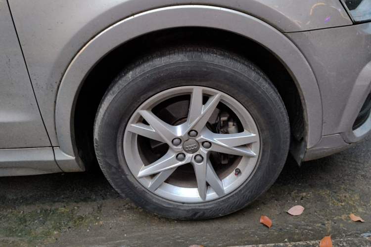 Used Audi Q3 2017 35 TFSI Fashion Model Right Front Wheel Hub