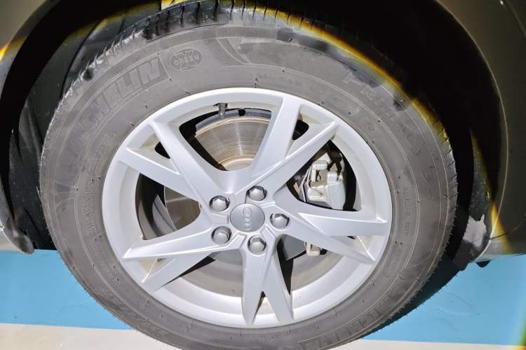 Used Audi Q3 2017 35 TFSI Fashion Model Right Front Wheel Hub