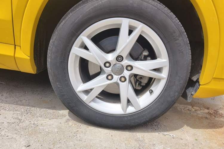 Used Audi Q3 2017 35 TFSI Fashion Model Right Front Wheel Hub